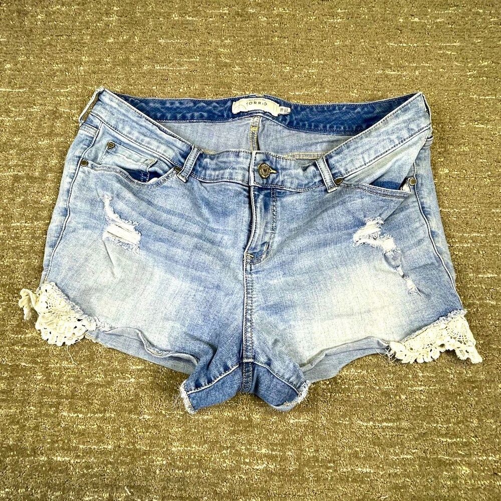 Torrid Women’s Plus Size 18 Light Wash Denim Cut Off Shorts Lace Pockets 3"